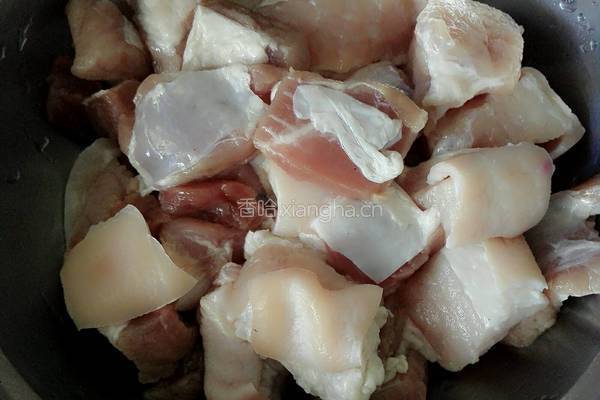 腐乳小炖肉的做法图解1