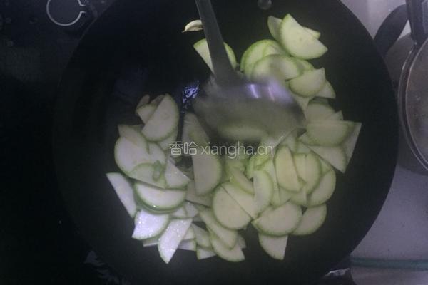 西葫芦炒肉的做法图解6