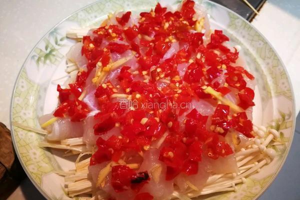 金针菇蒸龙利鱼的做法图解4