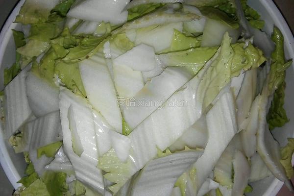 白菜扣肉的做法图解2