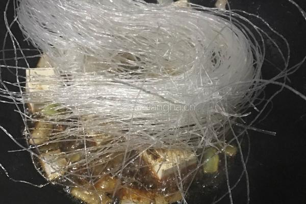 小白菜炖豆腐.俏黑豆的做法图解3