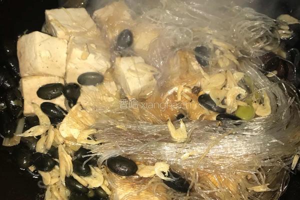 小白菜炖豆腐.俏黑豆的做法图解4