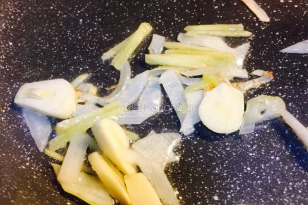 芦笋炒平菇的做法图解4