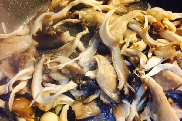 芦笋炒平菇的做法图解5