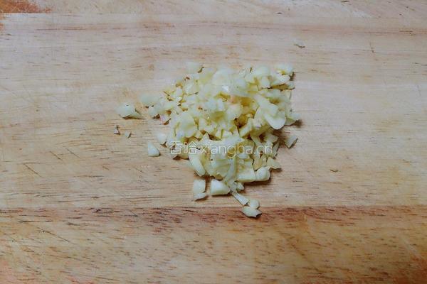 豌豆苗小炒的做法图解3