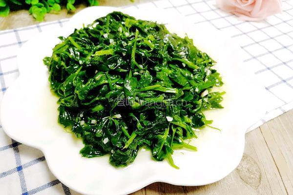 豌豆苗小炒的做法图解6