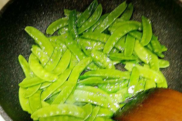 虾仁腰果荷兰豆的做法图解5