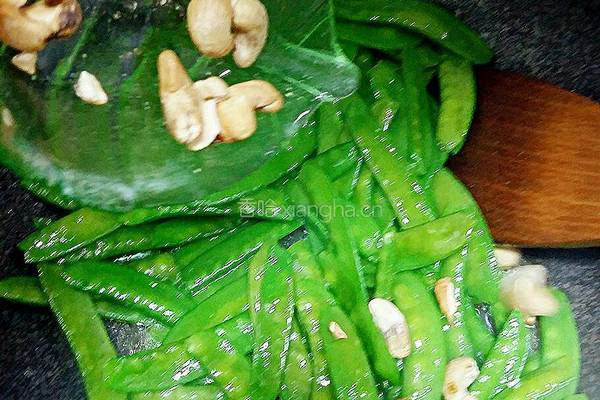 虾仁腰果荷兰豆的做法图解6