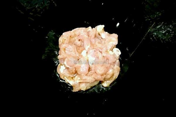 剁椒茄子炒肉的做法图解4