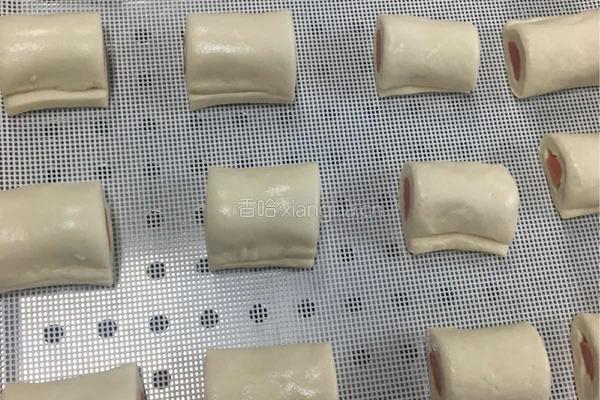 香肠卷的做法图解4