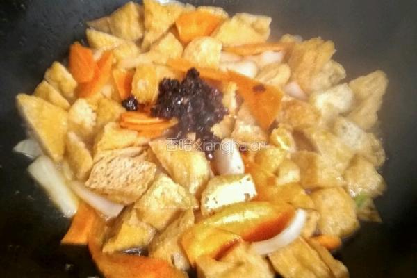 家庭小炒豆腐泡的做法图解6
