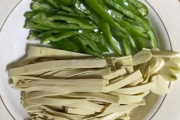 素炒豆腐皮的做法图解1