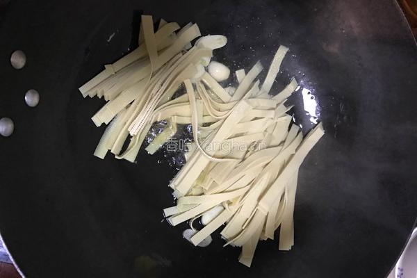素炒豆腐皮的做法图解2