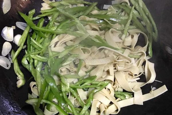 素炒豆腐皮的做法图解3
