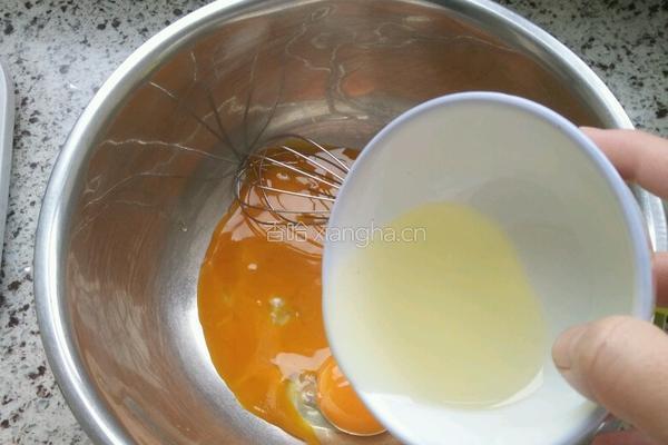 抹茶戚风蛋糕的做法图解2