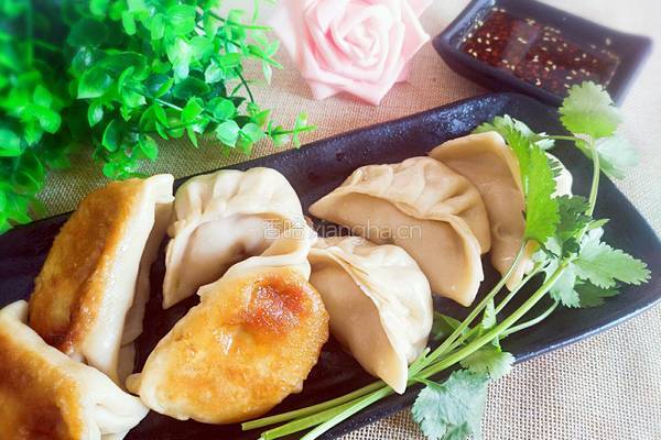 猪肉白菜煎饺的做法图解12