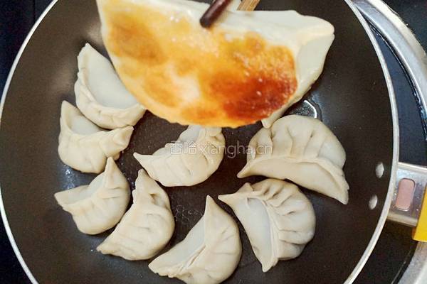 猪肉白菜煎饺的做法图解10