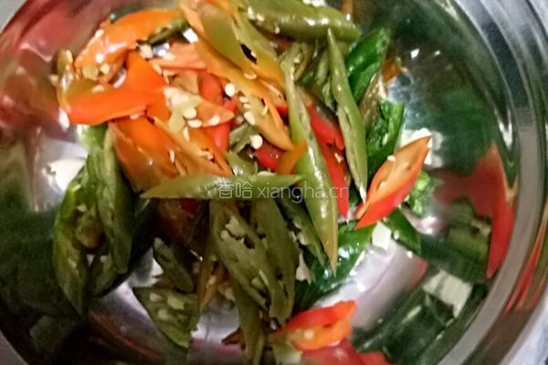 豆芽菜炒肉的做法图解1