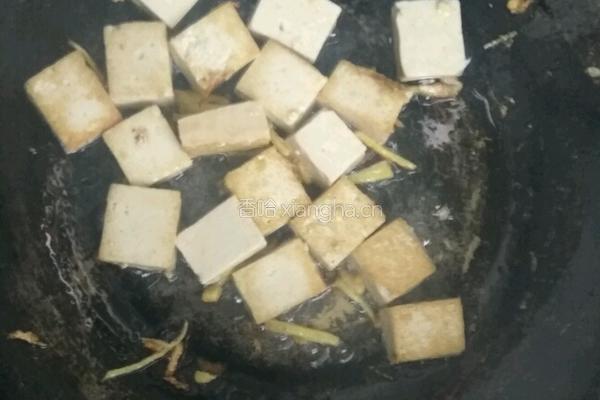 豆腐焖白菜的做法图解1