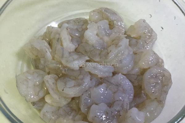 豌豆玉米炒虾仁的做法图解2