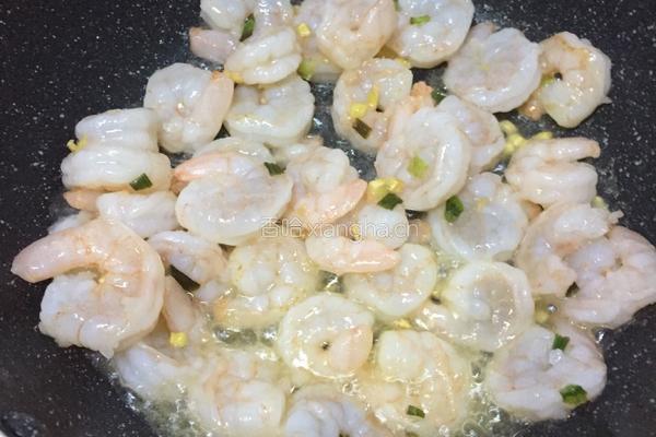 豌豆玉米炒虾仁的做法图解6
