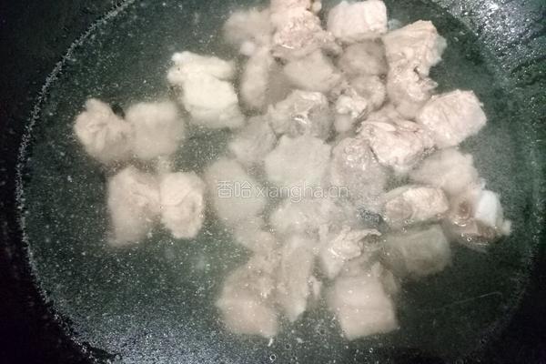 香菇木耳炖排骨的做法图解5