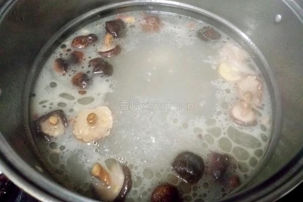 香菇木耳炖排骨的做法图解10