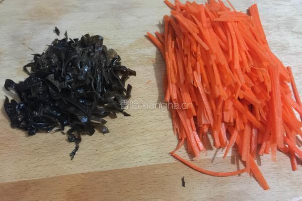 炒胡萝卜丝的做法图解1