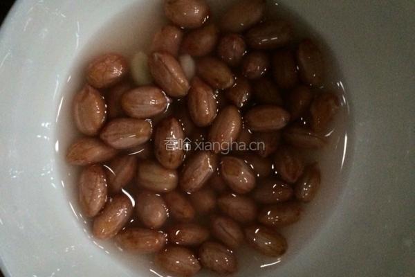 牛奶花生露的做法图解1
