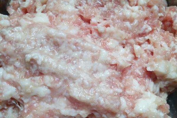 萝卜猪肉馅饺子的做法图解3