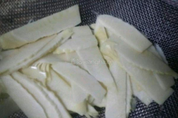 酸辣肉丝冬笋的做法图解3