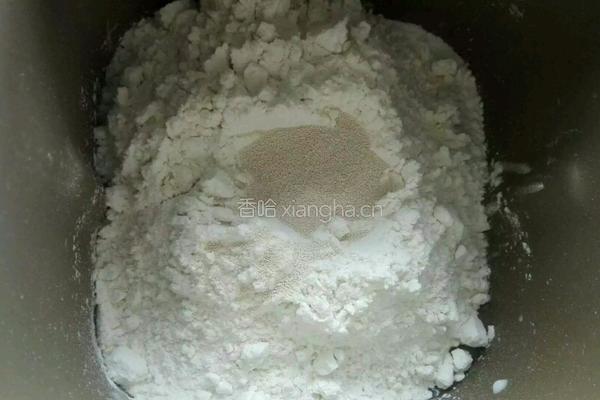 豆沙面包卷的做法图解2