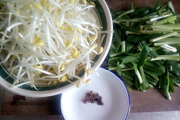 豆芽炒韭菜的做法图解1