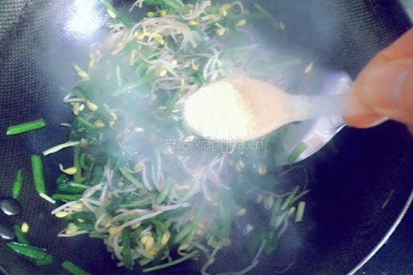 豆芽炒韭菜的做法图解8
