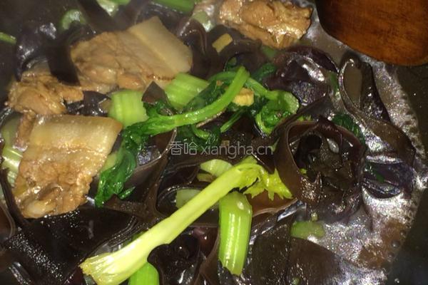 木耳芹菜炒肉的做法图解5