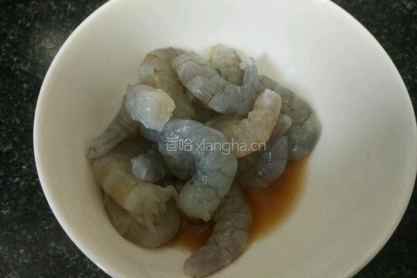 西兰花炒虾仁的做法图解1