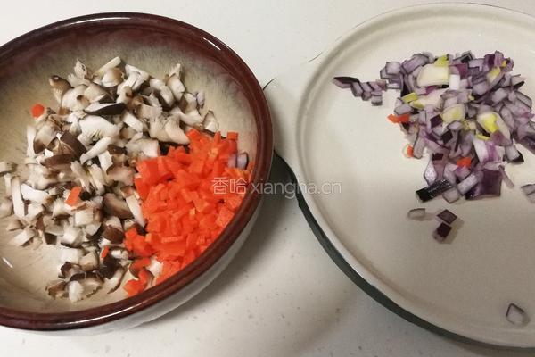 鸡翅肉汁包饭的做法图解1