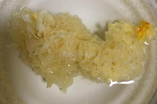 银耳红枣汤的做法图解1