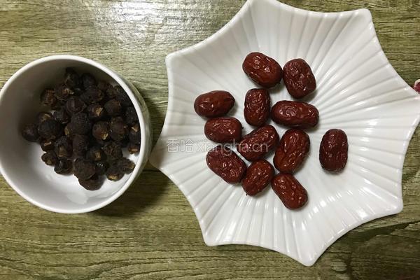 红枣桂圆汤的做法图解1