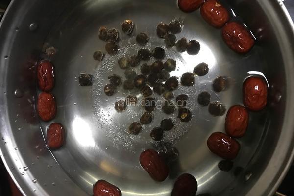 红枣桂圆汤的做法图解3