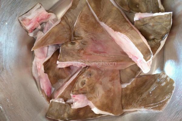 老板鱼炖豆腐的做法图解1