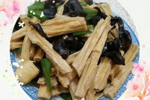 青椒木耳炒腐竹的做法图解5