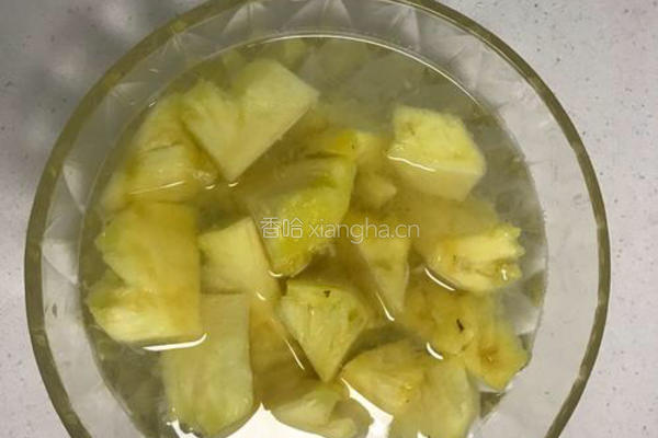 菠萝苹果汁的做法图解2
