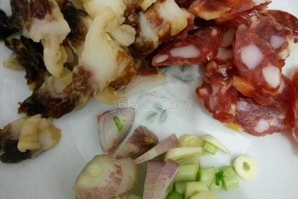 腊味贝虾淋杂菌的做法图解2
