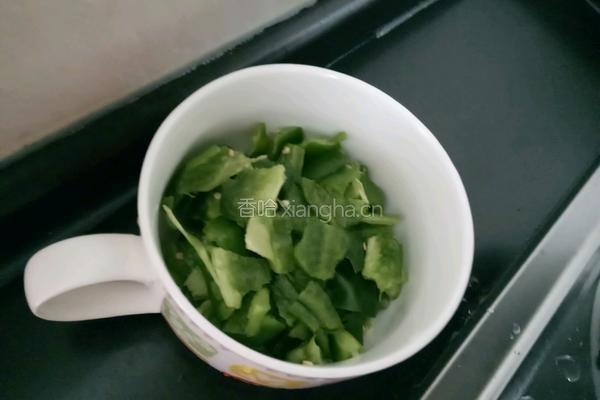 老干妈炒青椒土豆的做法图解2
