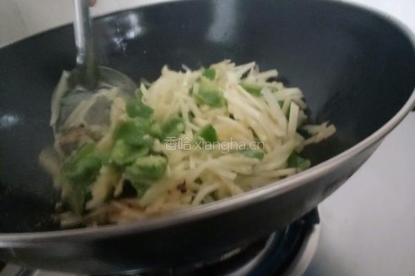 老干妈炒青椒土豆的做法图解6