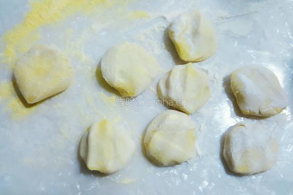 玉米面酸菜蒸饺的做法图解12