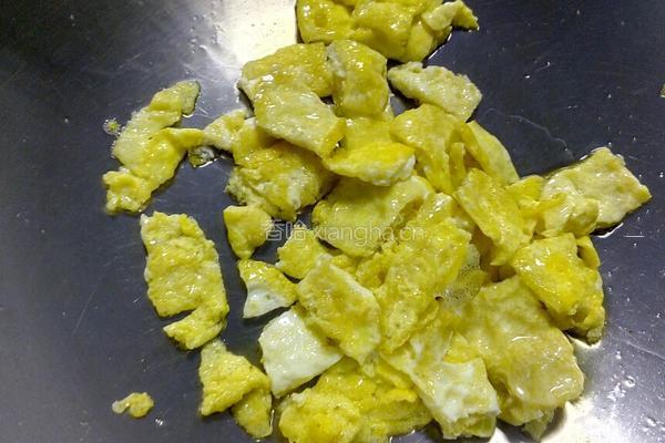 豌豆炒鸡蛋的做法图解4