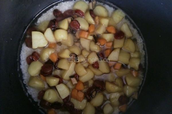 土豆香菇香肠焖饭的做法图解5