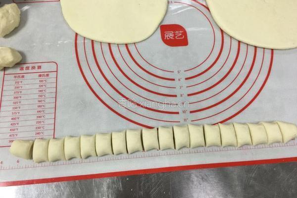 花样面食枣花糕-喜鹊登梅的做法图解4
